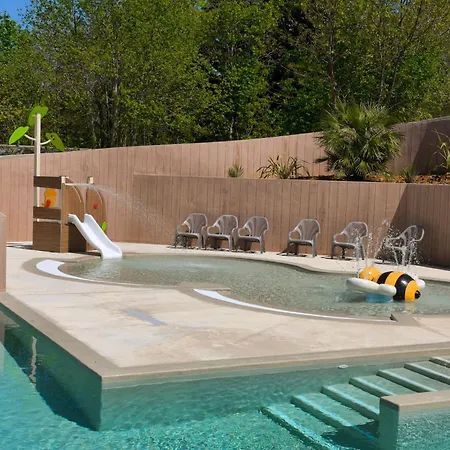 Les Charmes אתר קמפינג