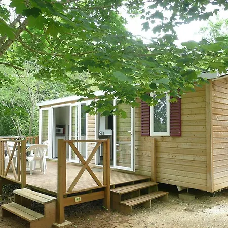 Les Charmes אתר קמפינג 3*