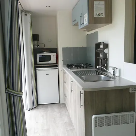 Les Charmes אתר קמפינג