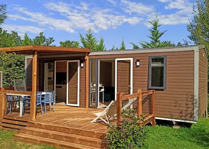 مكان تخييم Camping Les Charmes Saint-Andre-d'Allas