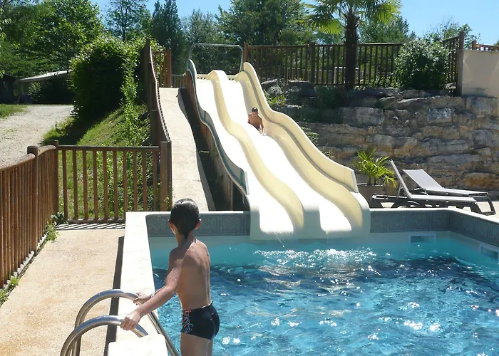 مكان تخييم Camping Les Charmes