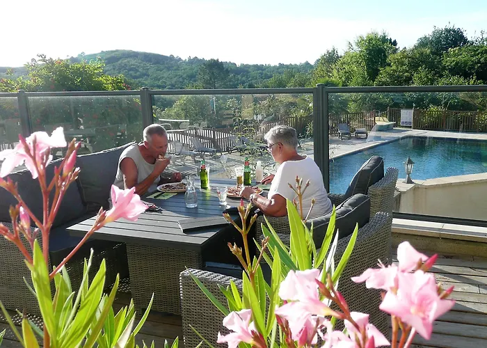 Camping Les Charmes مكان تخييم Saint-Andre-d'Allas