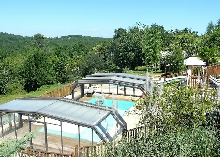 Camping Les Charmes مكان تخييم