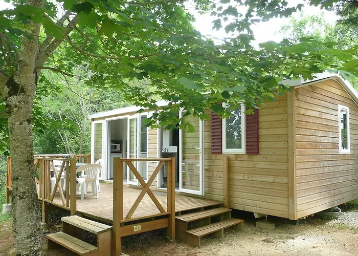 Camping Les Charmes مكان تخييم 3*