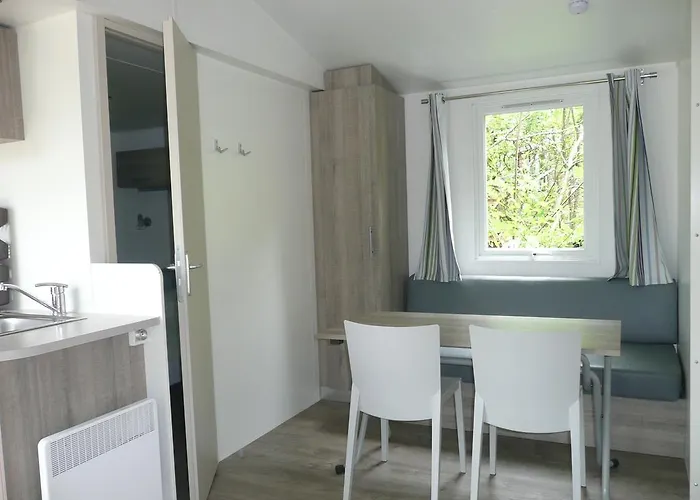 مكان تخييم Camping Les Charmes Saint-Andre-d'Allas